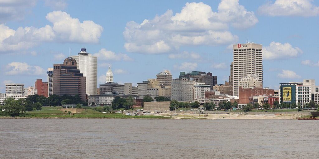 Memphis_from_the_water_2022